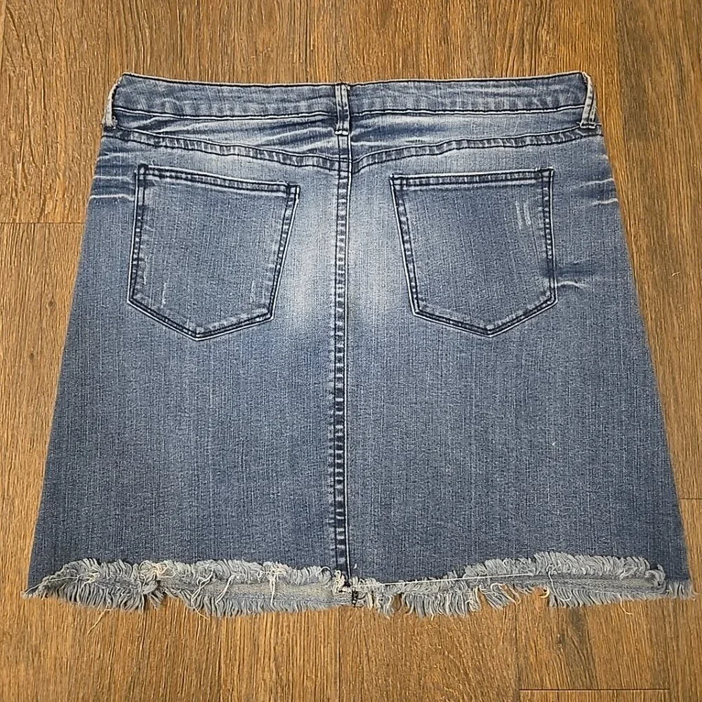 Runway Womens Blue Jean Skirt Distressed Size 16 - Picture 2 of 3